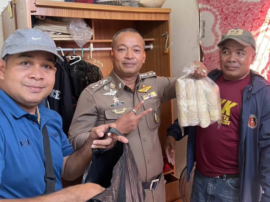 “ศรีสะเกษ” ตร.สภ.ขุนหาญ เปิดปฏิบัติการกวาดยาเสพติด บุกรวบเอเย่นต์ยานรกวันเดียว 3 ราย พร้อมของกลาง ยาบ้ากว่า 2.9 หมื่นเม็ด