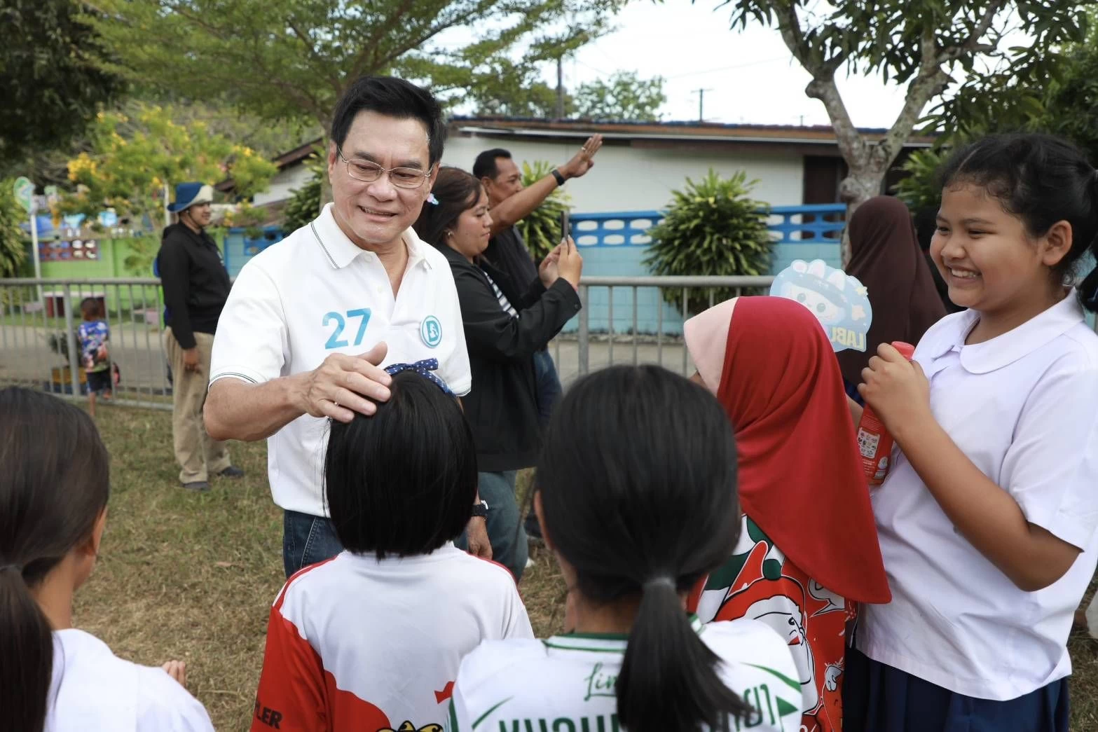 “จุรินทร์” พบกลุ่มแท้กซี่ป้ายเหลืองเขาหลัก พังงา เชื่อการเมืองสุจริตยังต้องการฝ่า“ประชานิยมกับดงกระสุน”